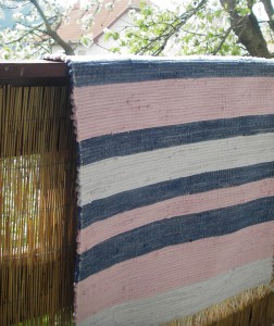 ručne tkaný handričkový koberec