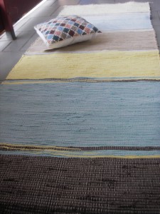 ručne tkaný handričkový koberec